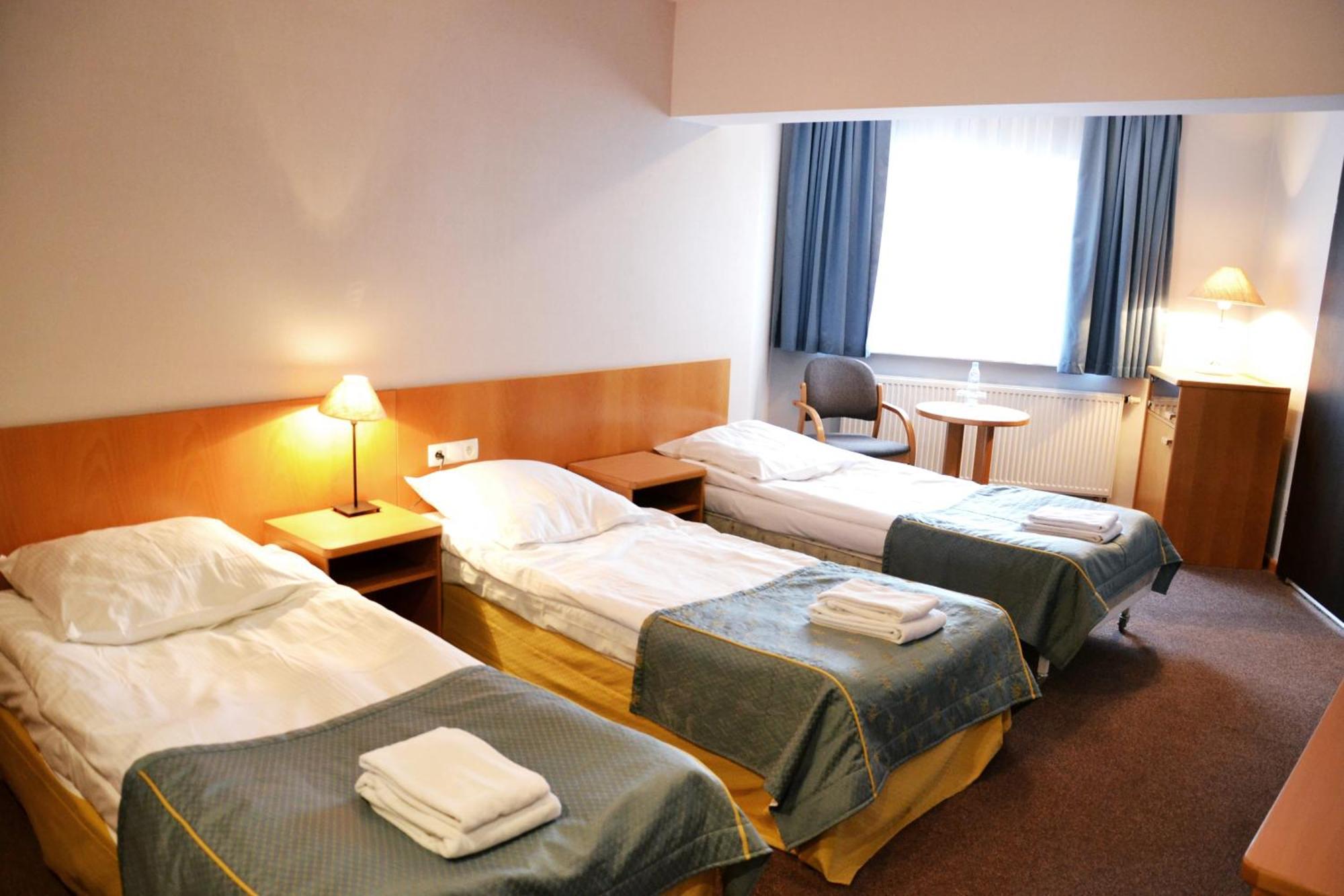 Hotel Orlik Płońsk Habitación foto